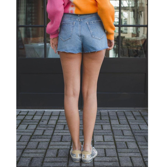 NWT! Blank NYC Cruise Control Hi Rise Frayed Denim Shorts - Size 28 - Picture 6 of 14